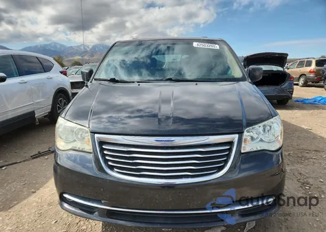 2016 Chrysler Town & Country Touring из США, поврежденный, VIN 2C4RC1BG7GR290817